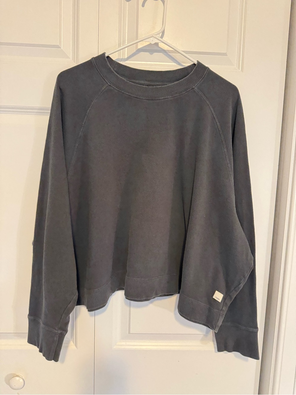 Vuori Black/grey (more grey)
Boxy Cropped Crew Sweatshirt